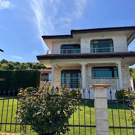 Apartment Azur- Sea View Luxury With Pool Near Balchik