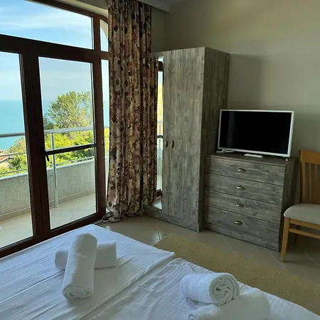 Apartment Azur- Sea View Luxury With Pool Near Balchik